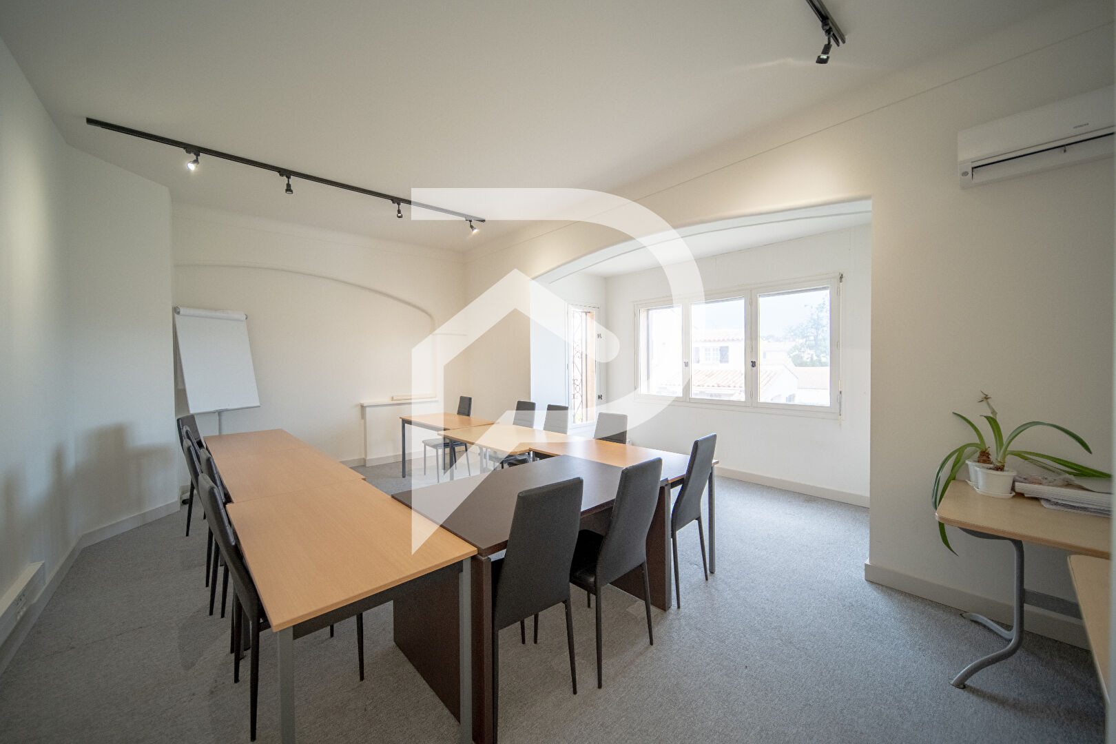 Bureau  T8 à vendre Fréjus 83600