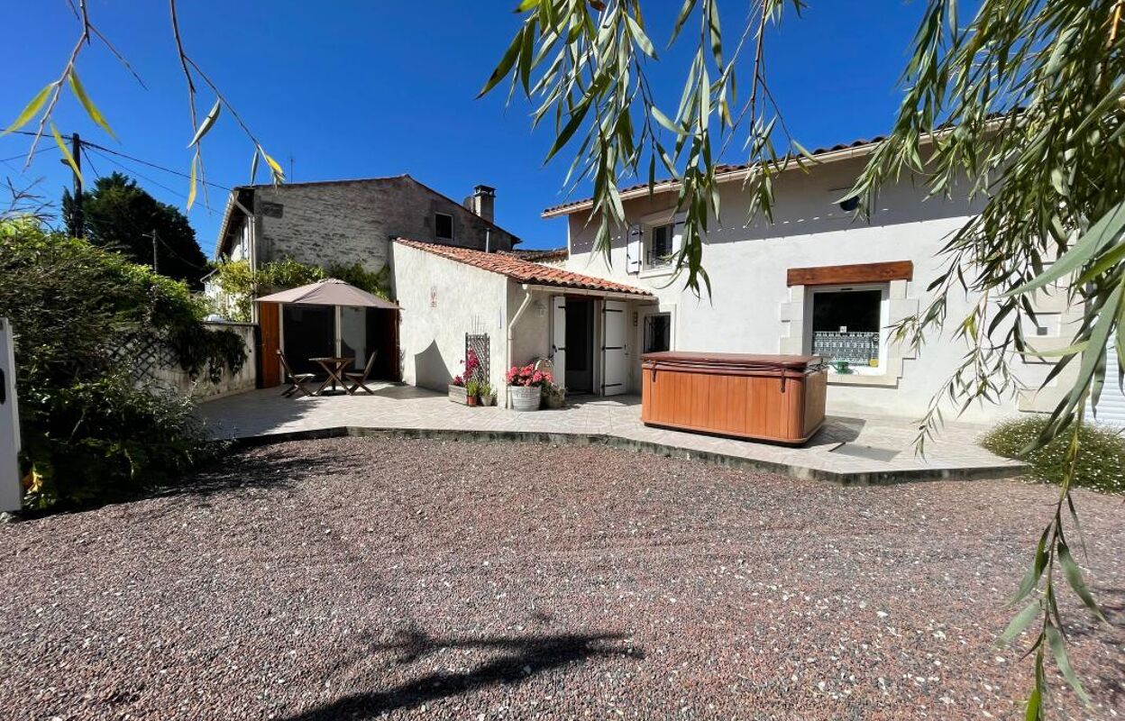 maison 6 pièces 178 m2 à vendre à Brives-sur-Charente (17800)