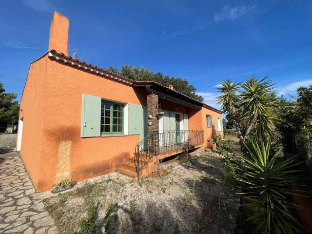 SANARY SUR MER 83110 VILLA INDIVIDUELLE DE PLAIN PIED 5 PIECES 3 CHAMBRES SUR 1000M² DE TERRAIN  GARAGE — photo du bien