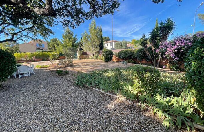 SANARY SUR MER 83110 VILLA INDIVIDUELLE DE PLAIN PIED 5 PIECES 3 CHAMBRES SUR 1000M² DE TERRAIN  GARAGE — photo 3