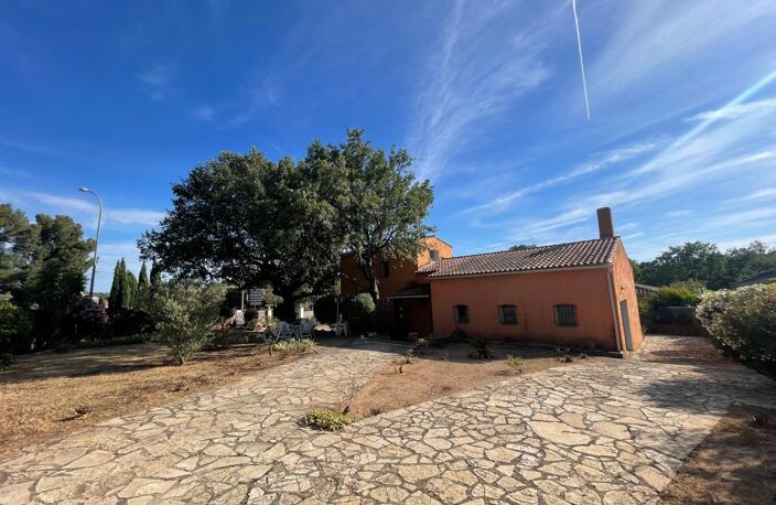 SANARY SUR MER 83110 VILLA INDIVIDUELLE DE PLAIN PIED 5 PIECES 3 CHAMBRES SUR 1000M² DE TERRAIN  GARAGE — photo 4