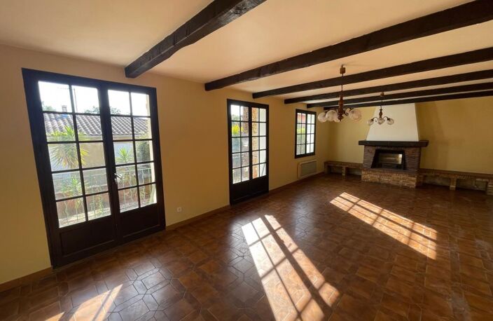 SANARY SUR MER 83110 VILLA INDIVIDUELLE DE PLAIN PIED 5 PIECES 3 CHAMBRES SUR 1000M² DE TERRAIN  GARAGE — photo 5