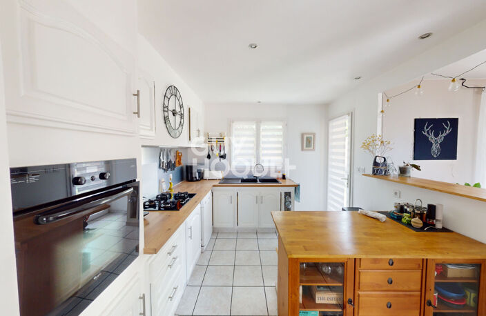A VENDRE /  Grande maison 5 pièces avec jardin clos et piscin... — photo 2