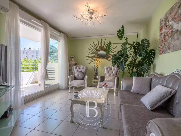 Décines - Appartement de 68,65m² - Balcon — photo 1