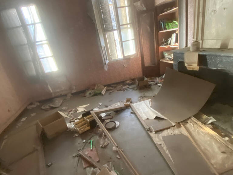 Maison de ville debut 20 s, 160m2 avec une cour. REHABILITAT — photo 1