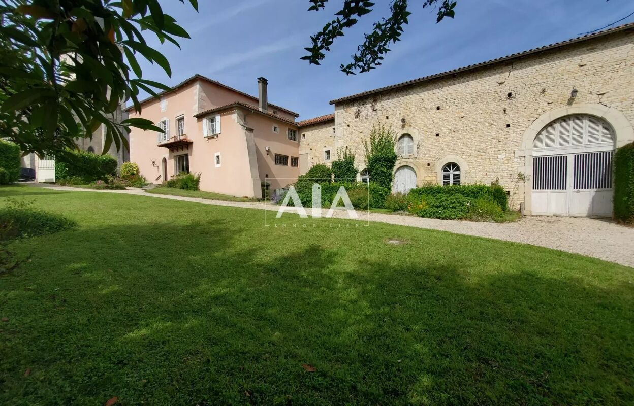 maison 13 pièces 303 m2 à vendre à Champagne-Mouton (16350)