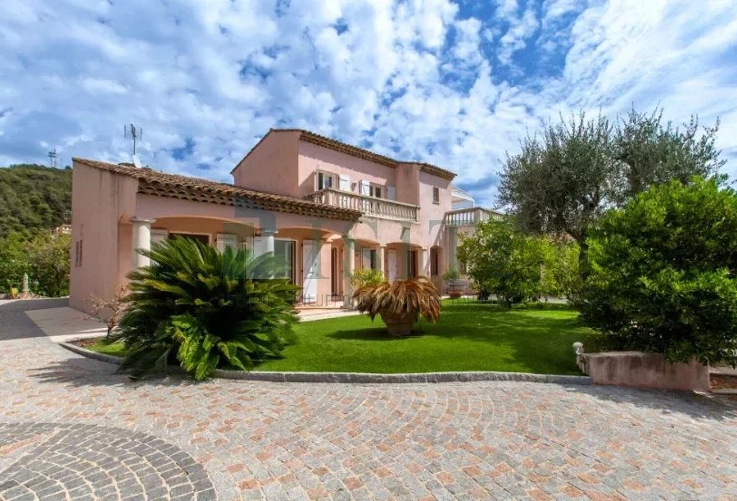 VILLEFRANCHE-SUR-MER - VILLA NEO PROVENCALE — photo 1