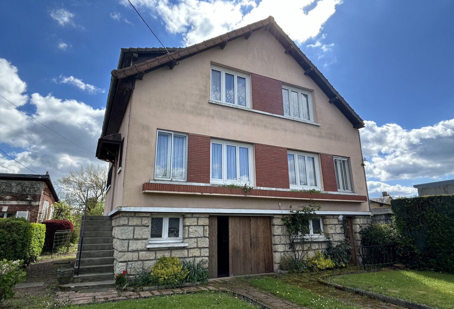 Maison entre Aumale et Poix-de-Picardie — photo 1
