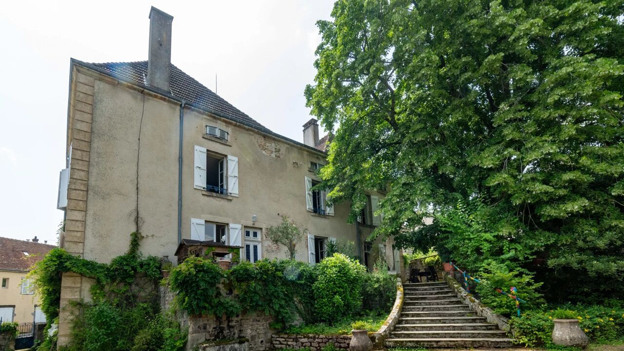 maison 14 pièces 360 m2 à vendre à La Guiche (71220)