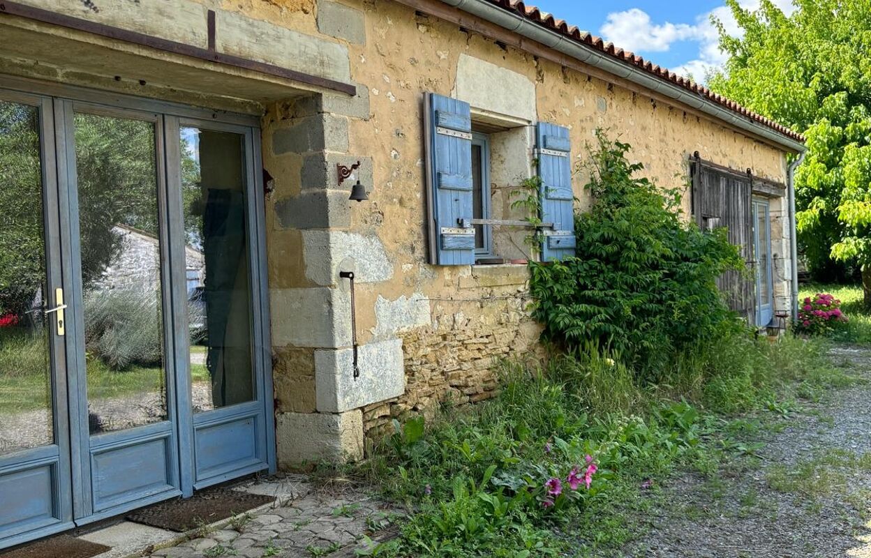 maison 12 pièces 300 m2 à vendre à Lussant (17430)