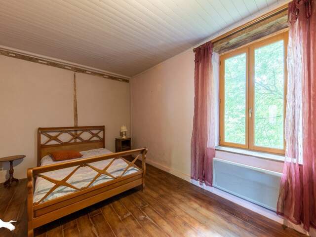 Maison en pierre de 7 pièces principales — photo du bien