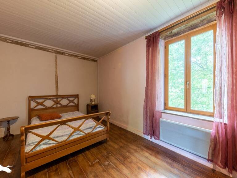 Maison en pierre de 7 pièces principales — photo 1