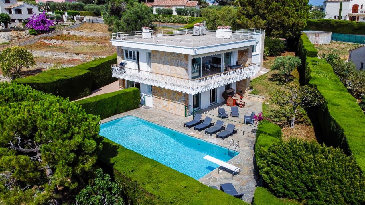 maison 7 pièces 235 m2 à vendre à Cagnes-sur-Mer (06800)