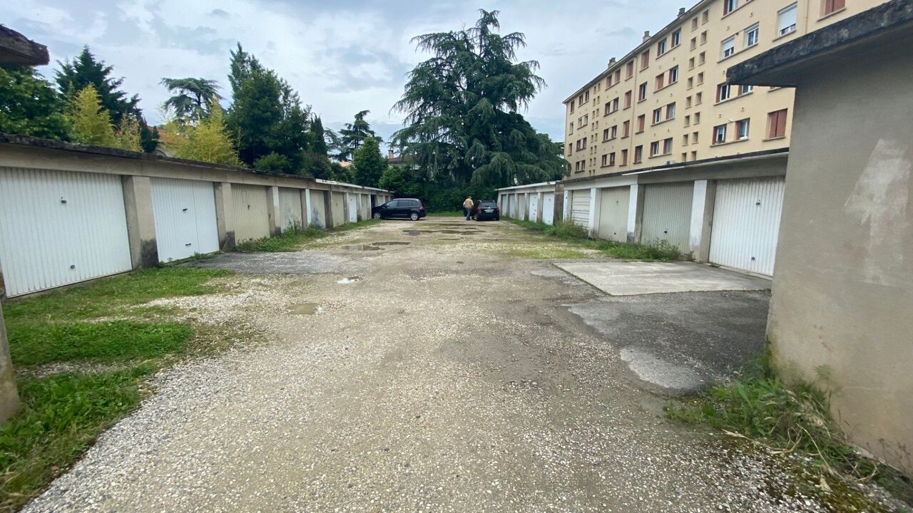 garage  pièces  m2 à louer à Romans-sur-Isère (26100)