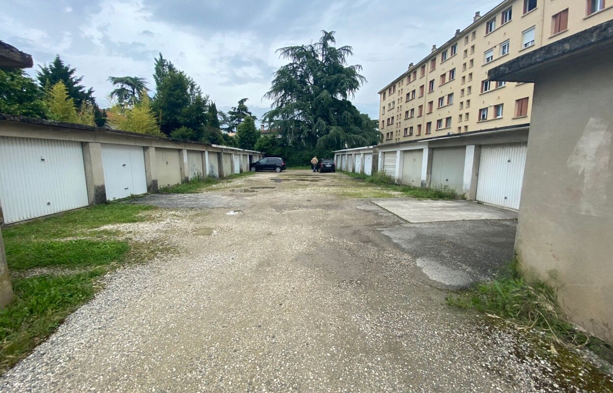 garage  pièces  m2 à louer à Romans-sur-Isère (26100)