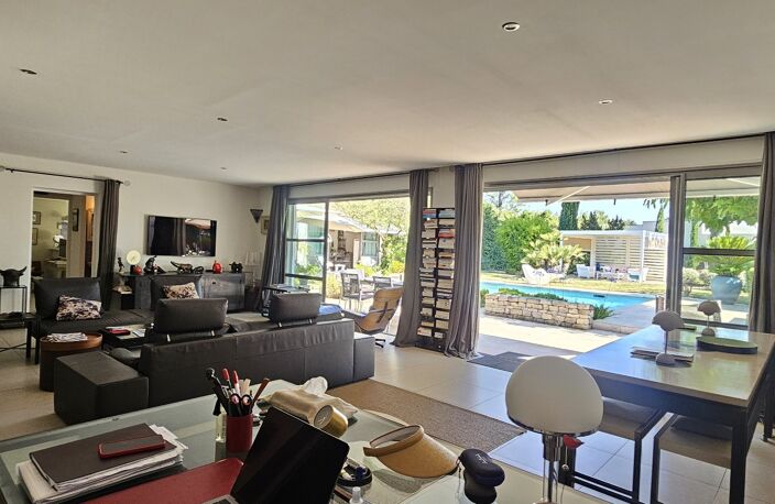 Villa — photo 5