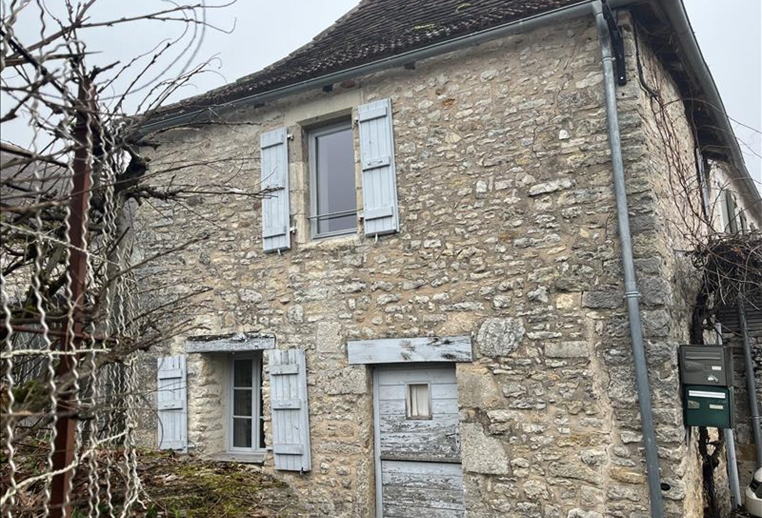 Maison en pierre de 3 pièces principales — photo 1