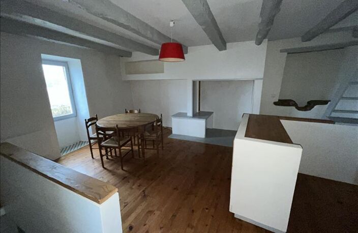 Maison en pierre de 3 pièces principales — photo 2