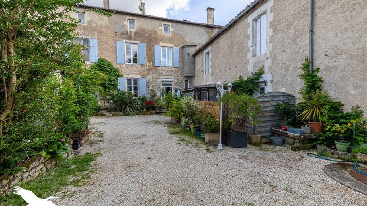 maison 13 pièces 432 m2 à vendre à Ruffec (16700)