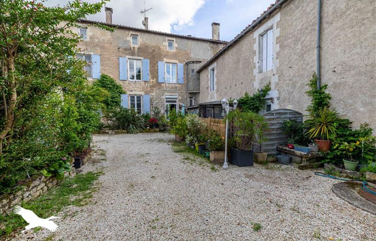 maison 13 pièces 432 m2 à vendre à Ruffec (16700)