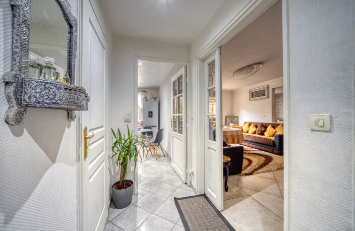 94 m2 (3/4 chambres) + 96 m2 jardin, très bon état, prox tram — photo 2