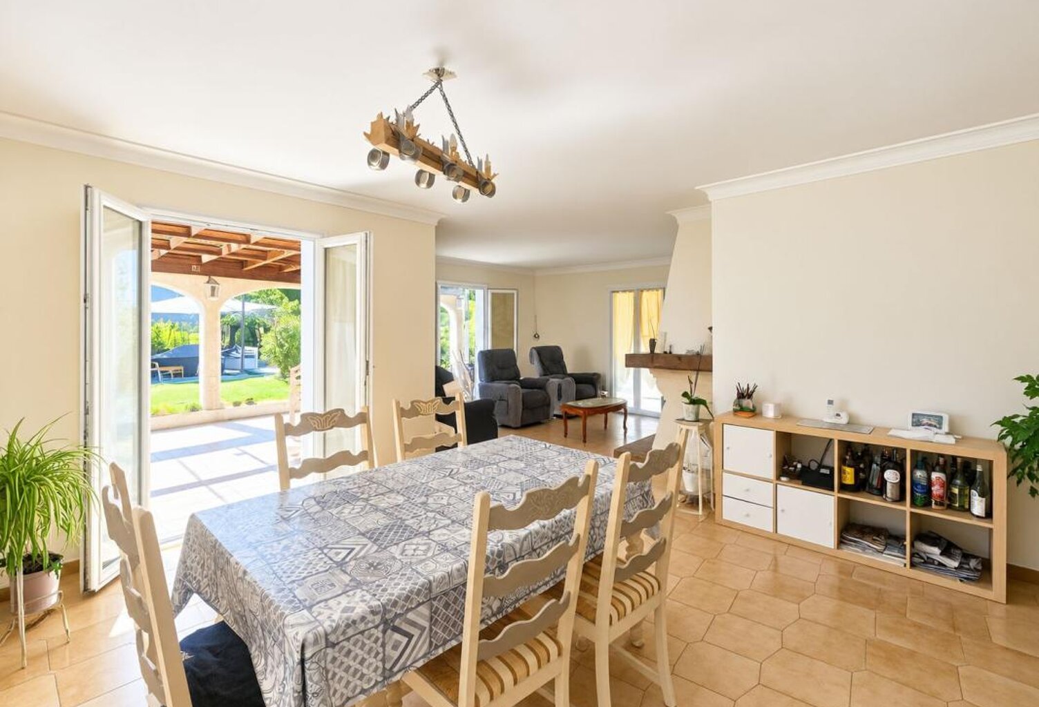 Maison familiale climatisée de 163 m² avec garage, ateliers et terrain de 918m² — photo 1