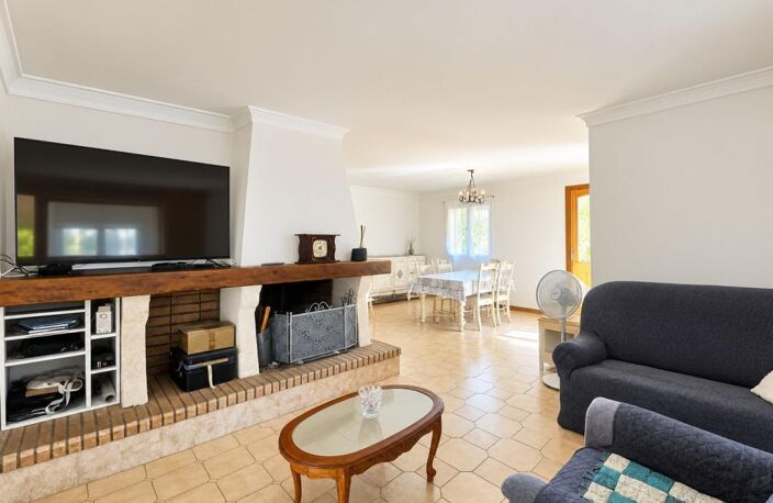 Maison familiale climatisée de 163 m² avec garage, ateliers et terrain de 918m² — photo 2
