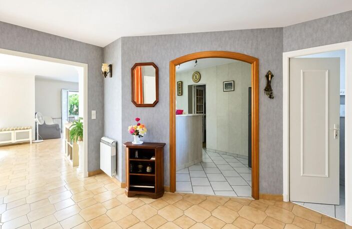 Maison familiale climatisée de 163 m² avec garage, ateliers et terrain de 918m² — photo 5