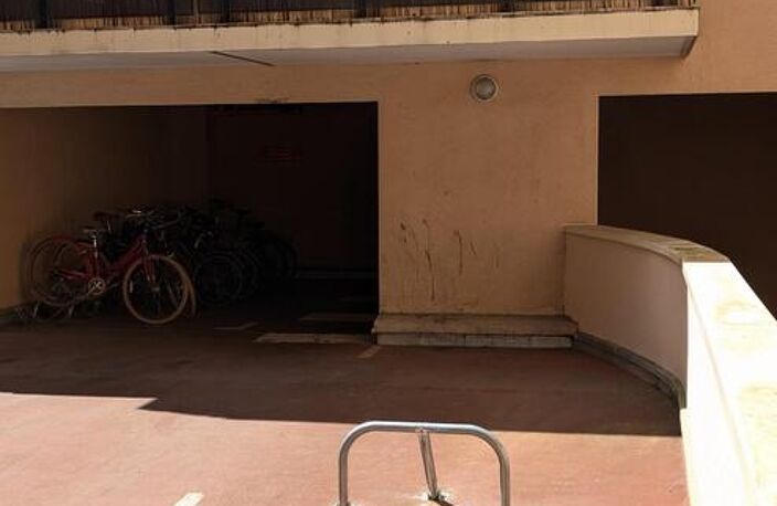 Parking — photo 2