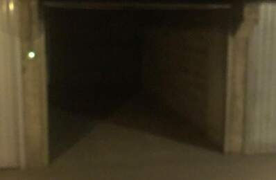 Garage en sous-sol Place Ollier — photo du bien