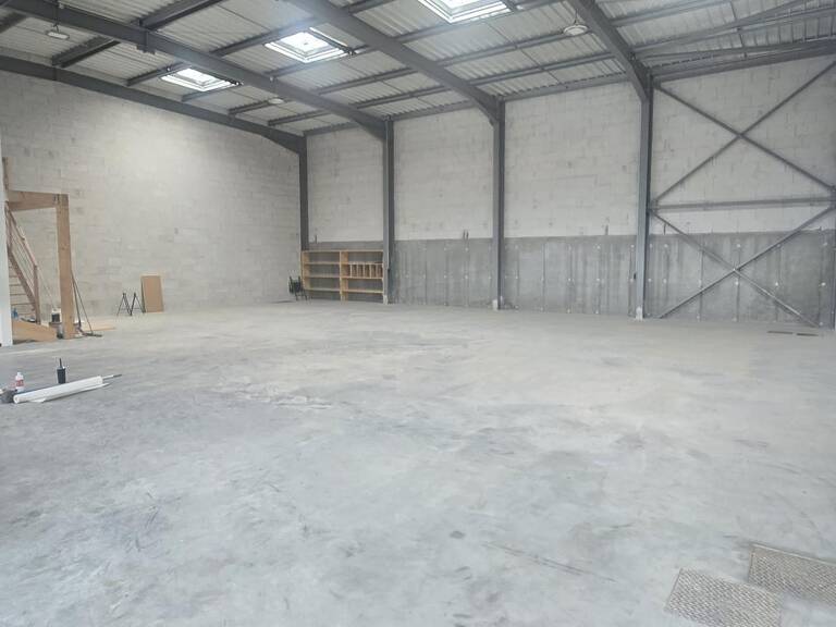 Local industriel  320 m² — photo 1