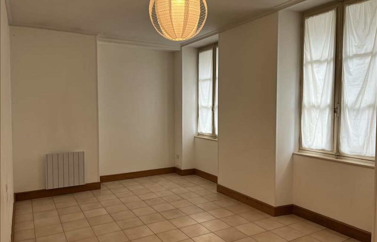 maison 5 pièces 135 m2 à vendre à Montbron (16220)