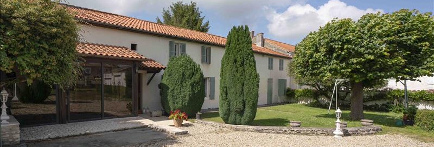 Maison 10 Pièces 251 m² à vendre à Clam (17500)