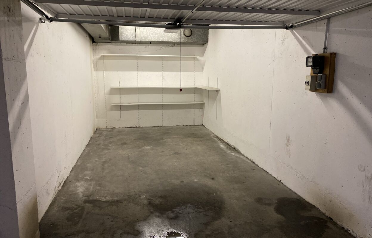 garage  pièces 17 m2 à louer à Grenoble (38100)