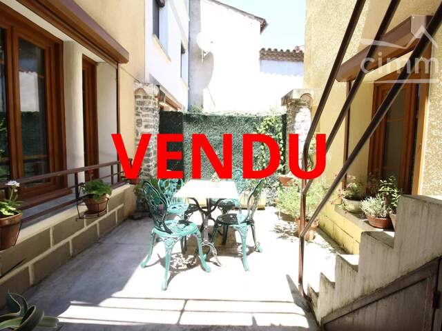 SOUS OFFRE ACHAT une maison de village 5 chambres avec une cour — photo du bien