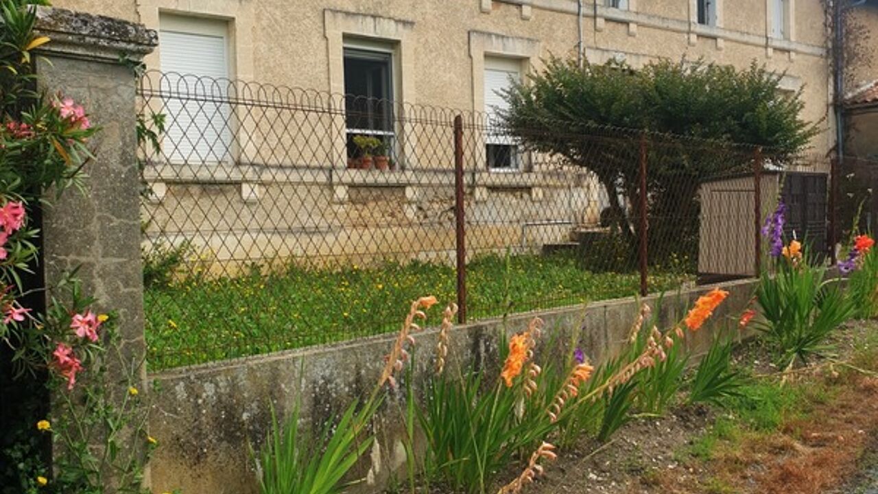 maison 6 pièces 215 m2 à vendre à Barbezieux-Saint-Hilaire (16300)