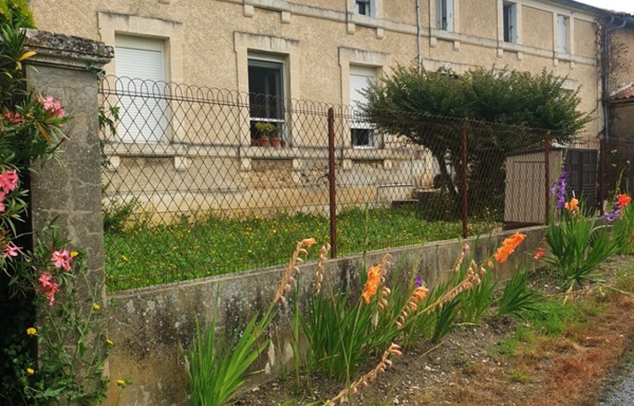 maison 6 pièces 215 m2 à vendre à Barbezieux-Saint-Hilaire (16300)