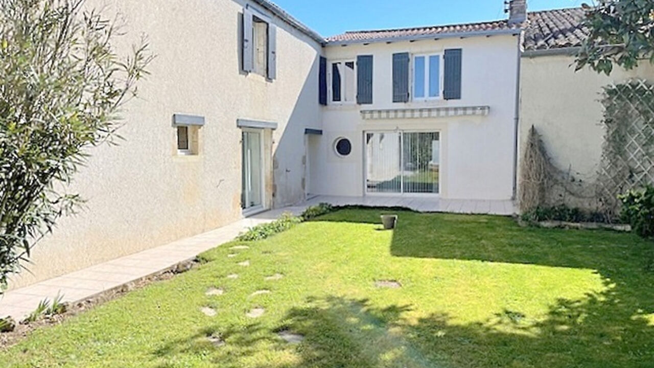 maison 9 pièces 250 m2 à vendre à Puyravault (17700)