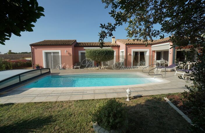 Villa — photo 2