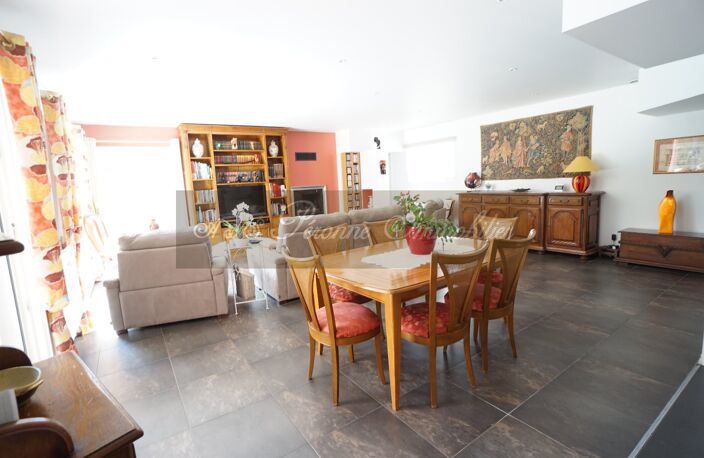 Villa — photo 3