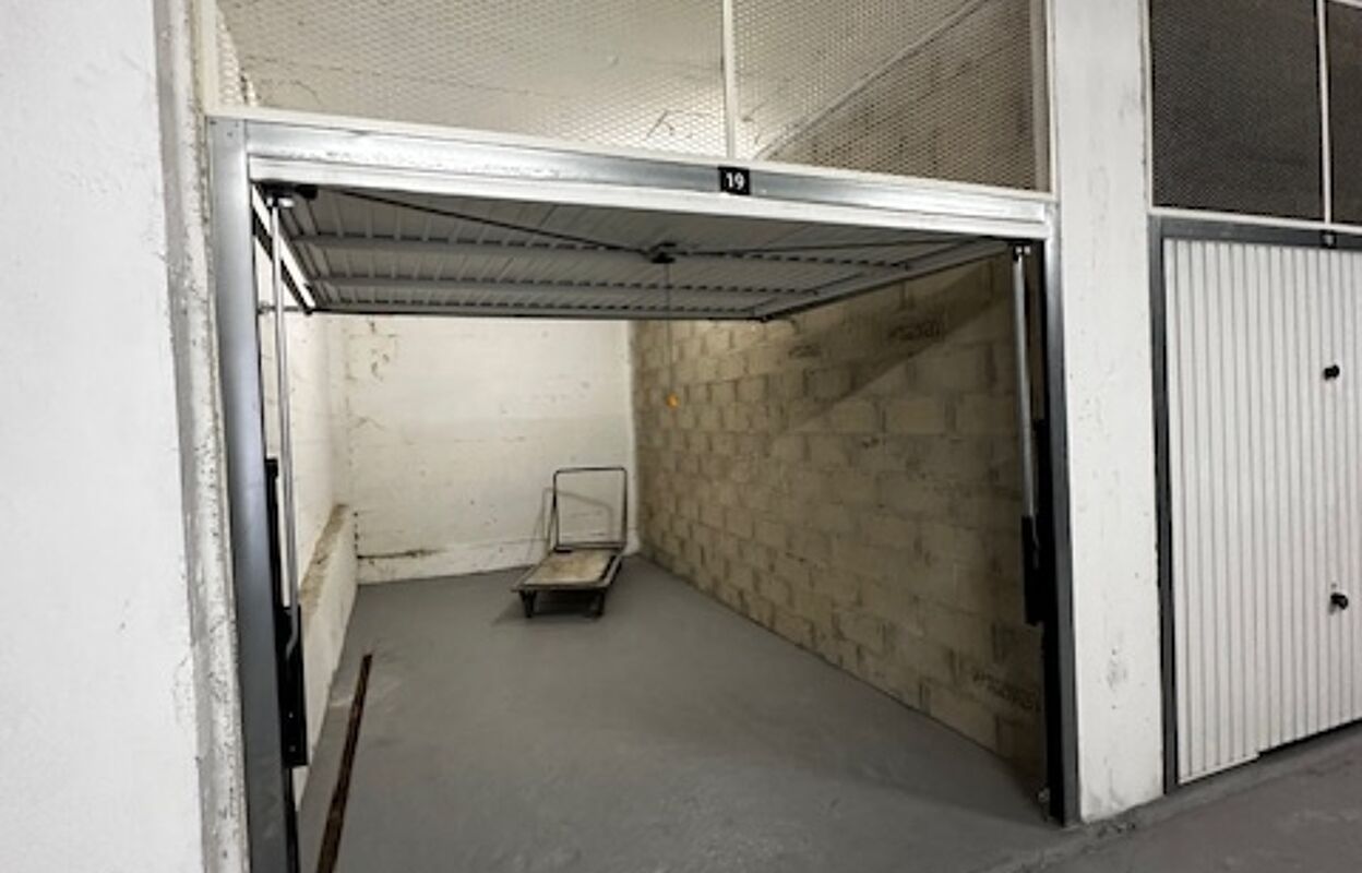 garage  pièces 17 m2 à vendre à Choisy-le-Roi (94600)