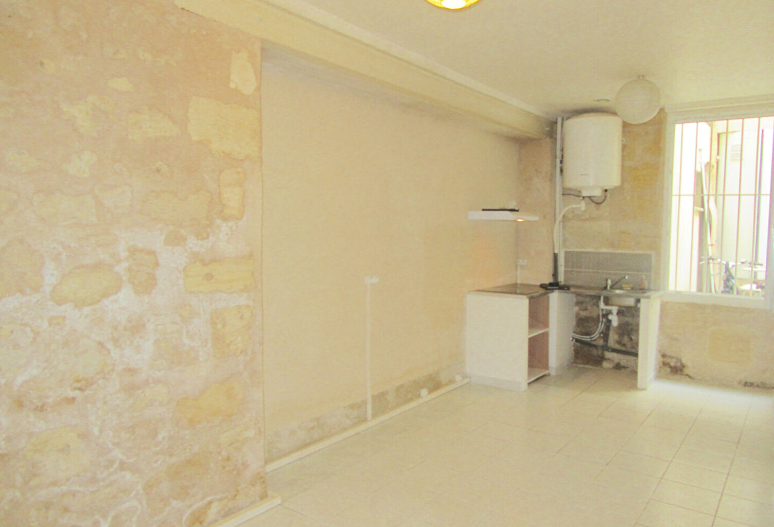 A VENDRE APPARTEMENT DE TYPE 2 LOUE - SECTEUR BORDEAUX VICTOIRE / CAPUCINS — photo 1