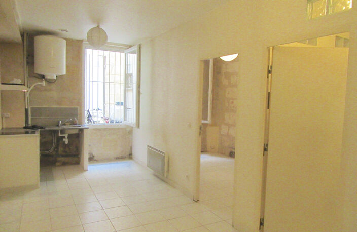 A VENDRE APPARTEMENT DE TYPE 2 LOUE - SECTEUR BORDEAUX VICTOIRE / CAPUCINS — photo 2