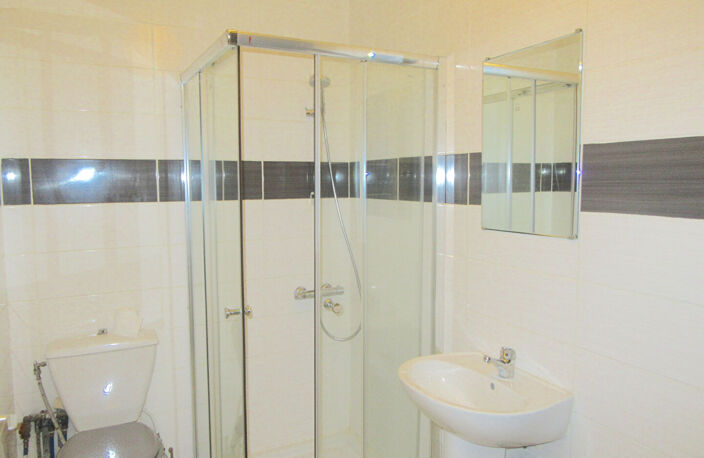 A VENDRE APPARTEMENT DE TYPE 2 LOUE - SECTEUR BORDEAUX VICTOIRE / CAPUCINS — photo 5