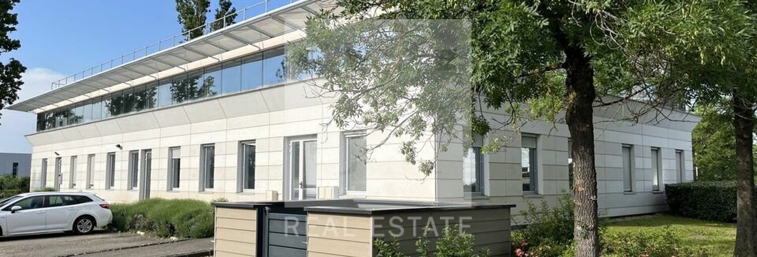 Bureau  407 m² à louer à Bron (69500)