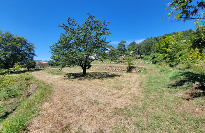 Terrain constructible de 3394m2 sur la commune de Tourette du Chateau. — photo 2