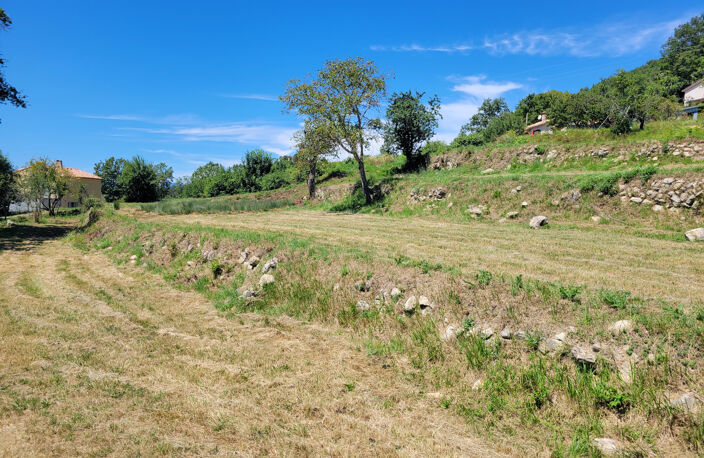 Terrain constructible de 3394m2 sur la commune de Tourette du Chateau. — photo 3