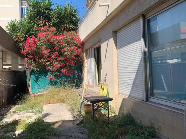 Bien Commercial À Vendre — photo 1