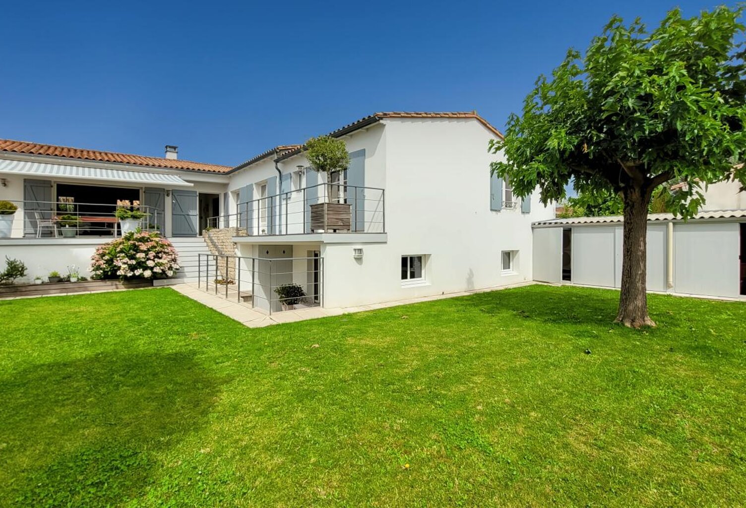 Maison À Vendre La Flotte — photo 1