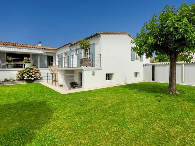 Maison À Vendre La Flotte — photo du bien